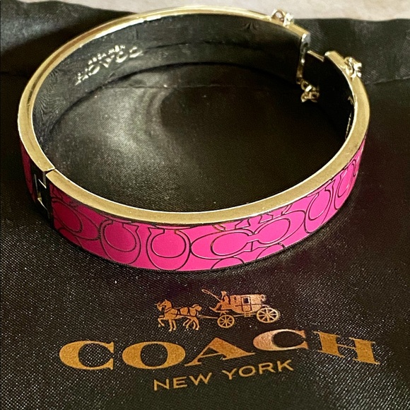 NEW
Coach Signature Fuchsia Hinge Bangle
Bracelet - Picture 2 of 8